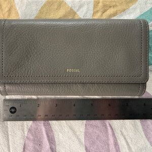 Fossil Leather Continental Wallet in Taupe Gray with Gold Logo